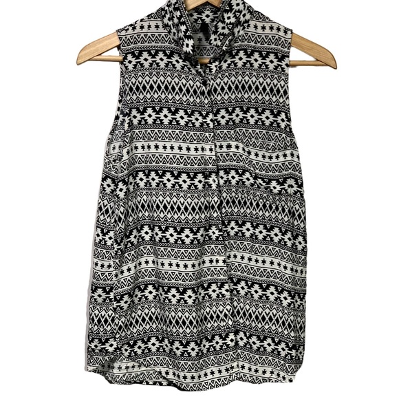 H&M | Divided Tribal Patterned Button-Up Sleeveless Blouse - Picture 1 of 4